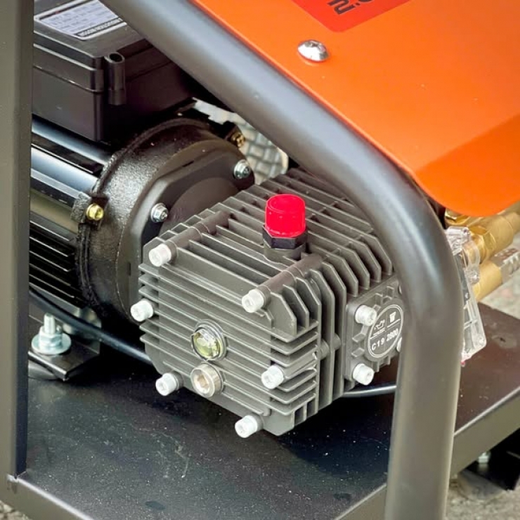 Máy rửa xe công nghiệp 2.6Kw DDeko DK-X26 ( xe đẩy & rulo cuôn dây )