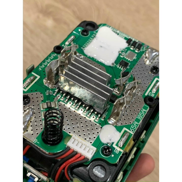 Pin Dekton M21-B7500PLUS 21V 15cell 7.5Ah