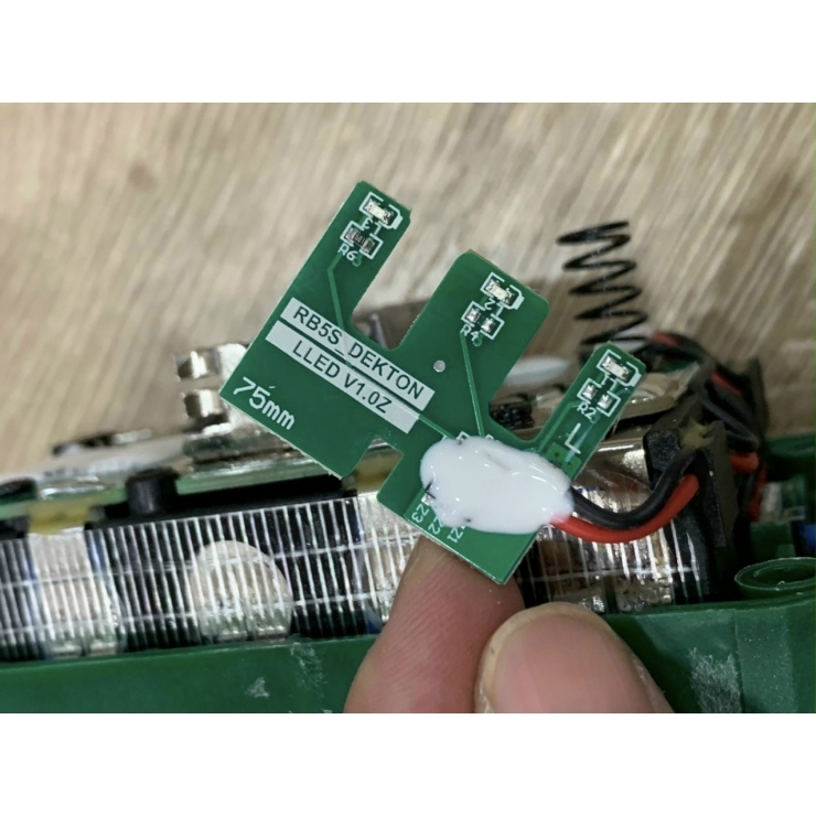 Pin Dekton M21-B2000Plus 5 cell 2.0Ah