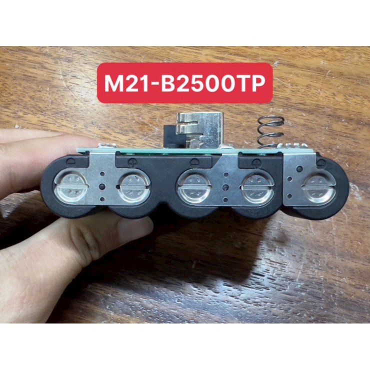 Pin Dekton M21 -B2500TP 5cell 2.5Ah