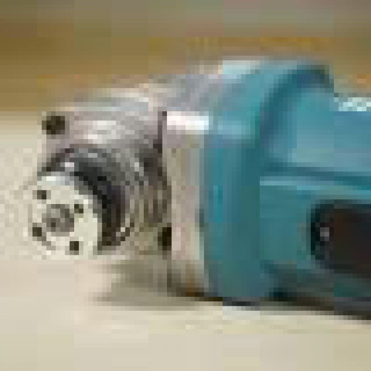 Máy mài góc 100mm Makita 9556HB 840W - công tắc bóp