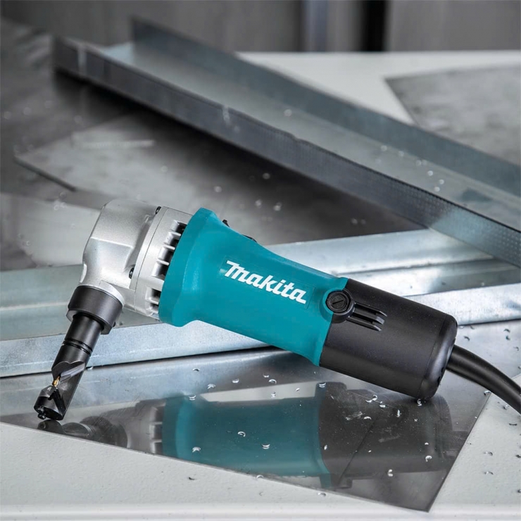 Máy cắt tôn 1.6mm Makita JN1601 550W