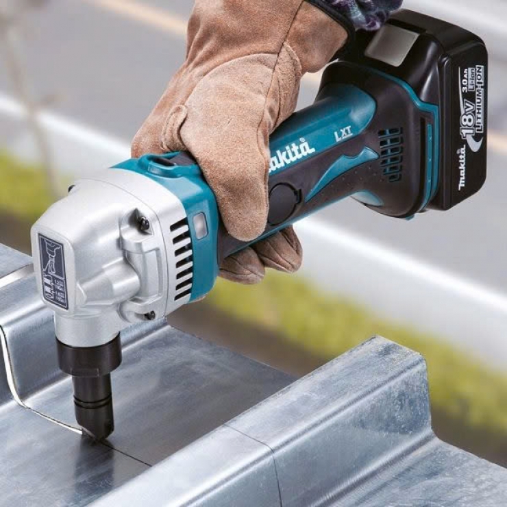 Máy cắt tôn 1.6mm Makita JN1601 550W