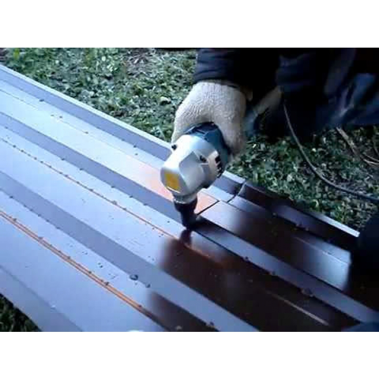 Máy cắt tôn 1.6mm Makita JS1600 300W