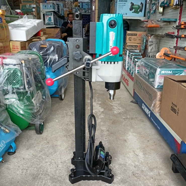 Máy khoan đá 200mm Total TDDM28001