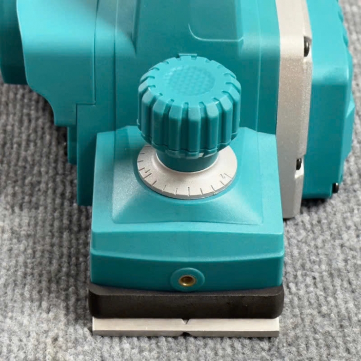 Máy bào gỗ 750W Total TL7508226 ( 82mm*2mm )