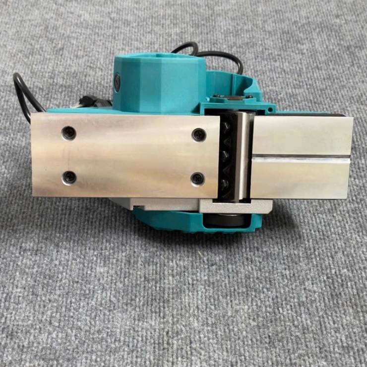 Máy bào gỗ 750W Total TL7508226 ( 82mm*2mm )