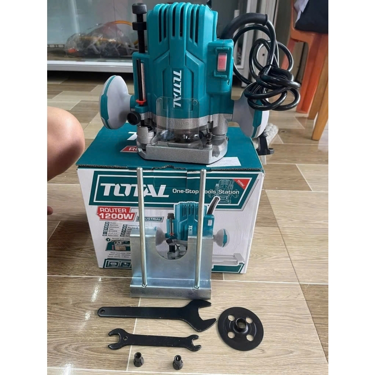 Phay gỗ 2 tay cầm 1200W Total TR110816 