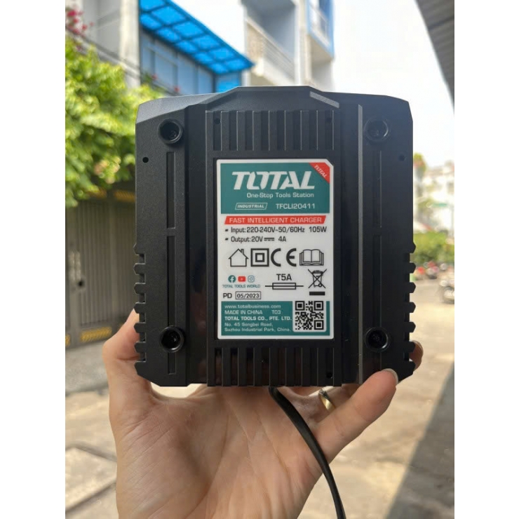 Sạc nhanh 4.0Ah Total TFCLI20411 ( 20V*4.0Ah )