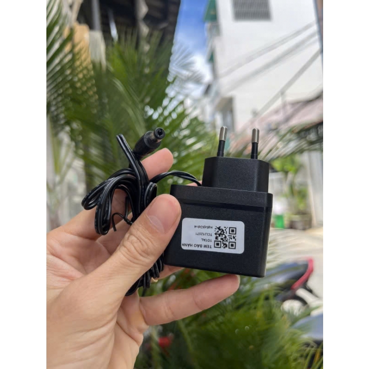 Sạc Pin 12V Total TCLI12071 ( dòng S12 )
