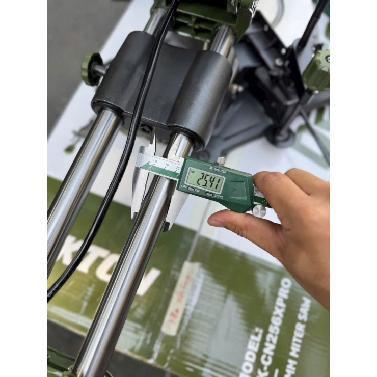 Máy cắt nhôm gỗ ti trượt Dekton DK-CN256XBT lưỡi 255mm