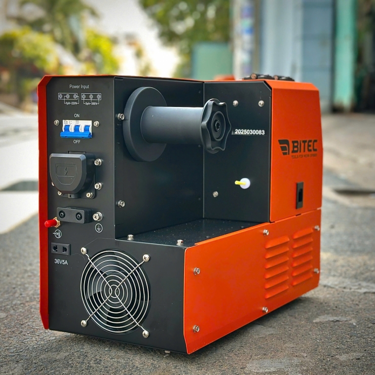 Máy hàn Mig que 270A Btec MIG270A ( 220V-380V )